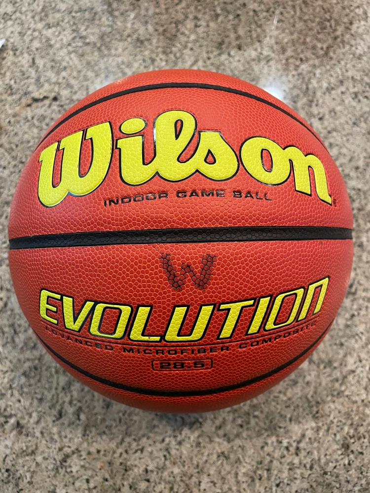 Wilson Evolution 28.5