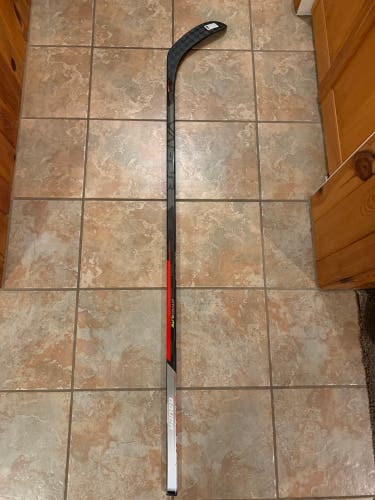 New Left Hand P28 Vapor Hyperlite 77 Flex Hockey Stick