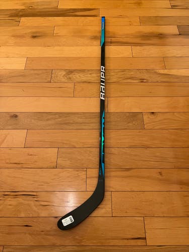 New Bauer Sync Hockey Stick P28/77 Flex/Right Handed