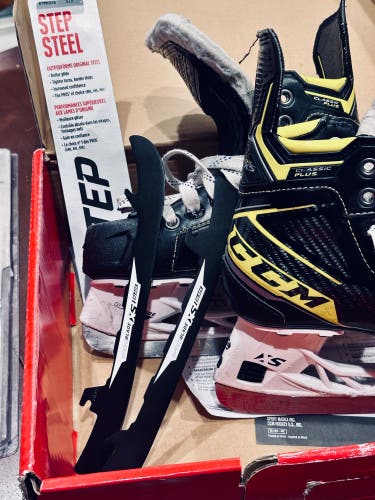 Junior CCM Regular Width Size 1.5 Tacks Classic Plus Hockey Skates