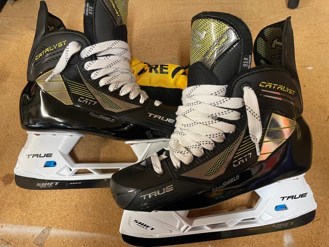 Senior True Regular Width  9.5 Catalyst 7 Hockey Skates