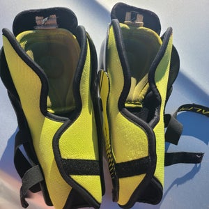 Junior Used Warrior Alpha QX5 10" Shin Pads