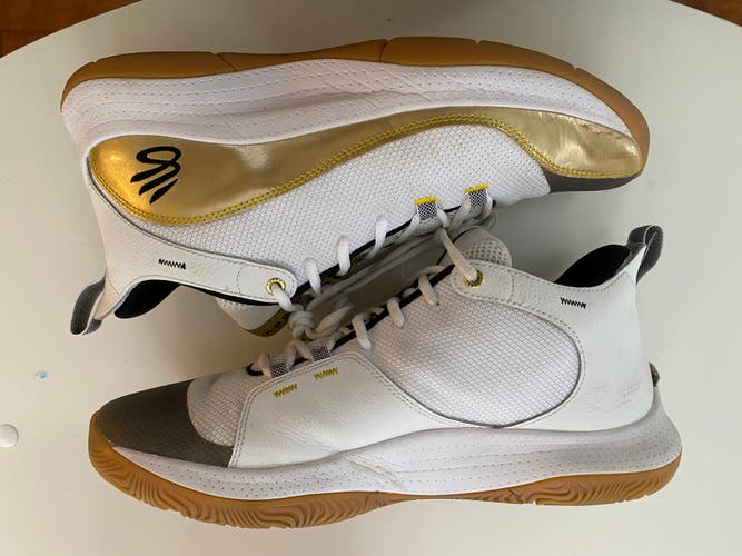 Stephen Curry Under Armour Basketball Shoes Men's Size 12 (Women's 13)