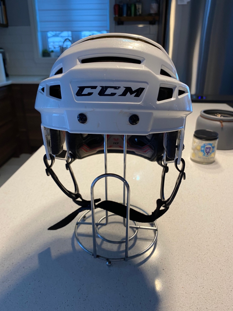 Used Medium CCM Vector V10 Helmet