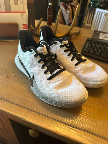 Women's Size 6.5 (Women's 7.5) Nike Shoes
