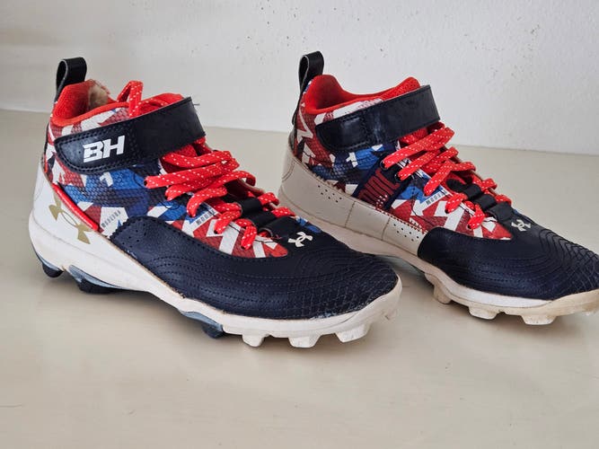 Blue Youth Kids Used Size 4.5 (Women's 5.5) Molded Cleats Under Armour Cleats