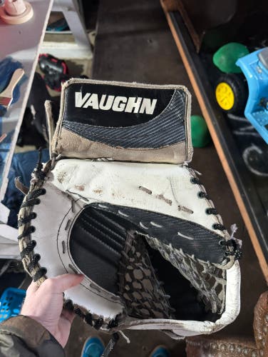Vaughn Goalie Glove