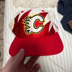 Calgary Flames Vintage White Snapback