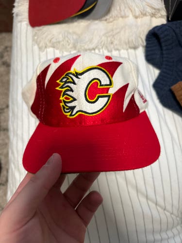 Calgary Flames Vintage White Snapback