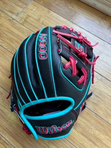 New 2023 Right Hand Throw Wilson Infield A2000 Baseball Glove 11"