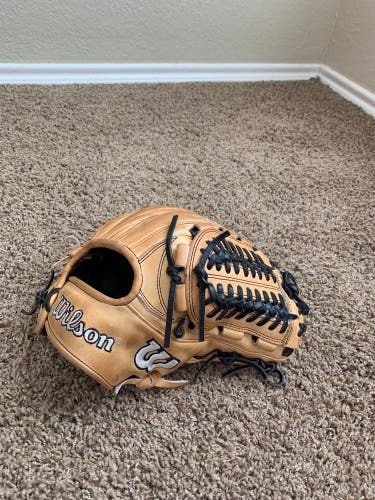 Wilson 2023 11.75" A2K Pitcher/Infield Baseball Glove