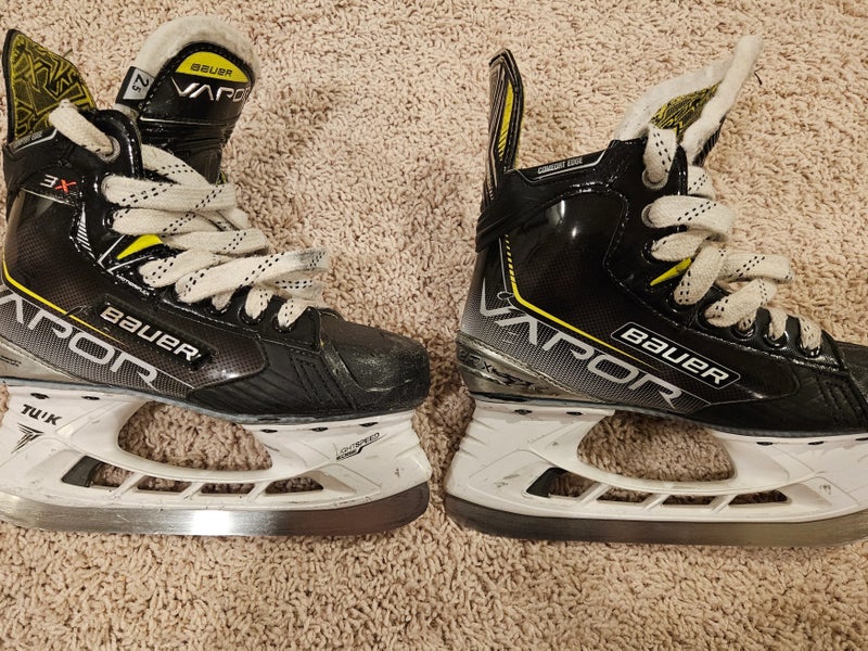Used Junior Bauer Vapor 3X Hockey Skates Regular Width Size 2.5
