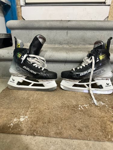 Used Bauer Regular Width  8 Vapor Hyperlite 2 Hockey Skates