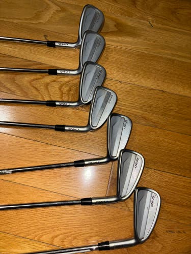 Used Ping i230 Blue Dot Right Handed Iron Set 4-W