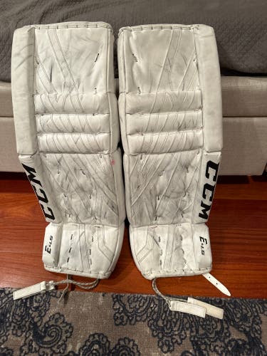 28" CCM  Extreme Flex E4.5 Goalie Leg Pads