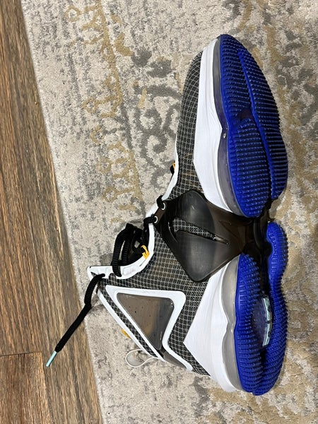 Lebron 19 basketball men’s size 11.5