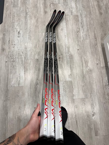3 Senior Right Handed P28 Vapor Hyperlite Hockey Stick