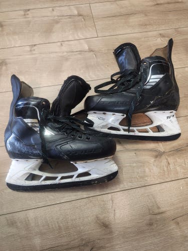 Used Senior True Hockey Skates Regular Width Pro Stock 8