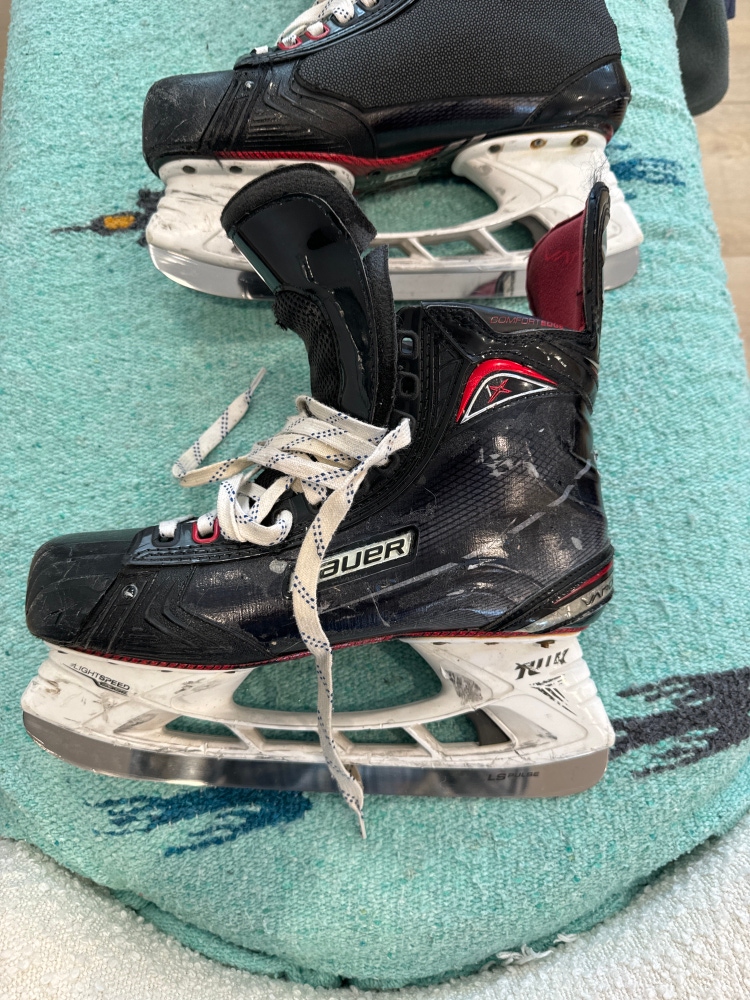 Senior Bauer Vapor 1X Regular Width Pro Stock Size 9.5 Hockey Skates
