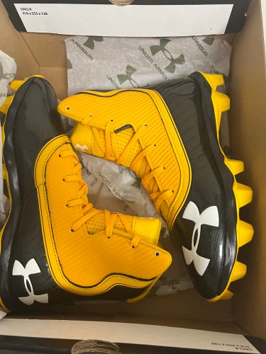 New in Box Under Armour Highlight Football Cleats