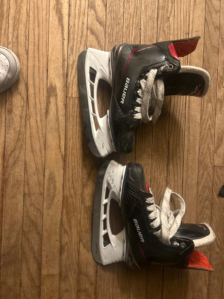 Intermediate Bauer Size 4 Hockey Skates