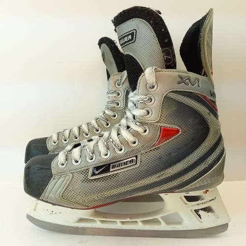 Senior Used Bauer Vapor XVI Hockey Skates Regular Width 7 Skate (8.5 US Shoe)