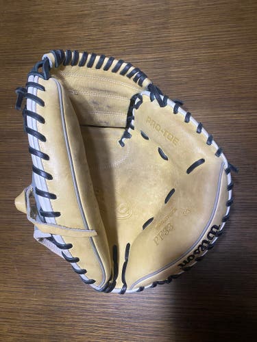 Right Hand Throw 33" A2000 Baseball Glove