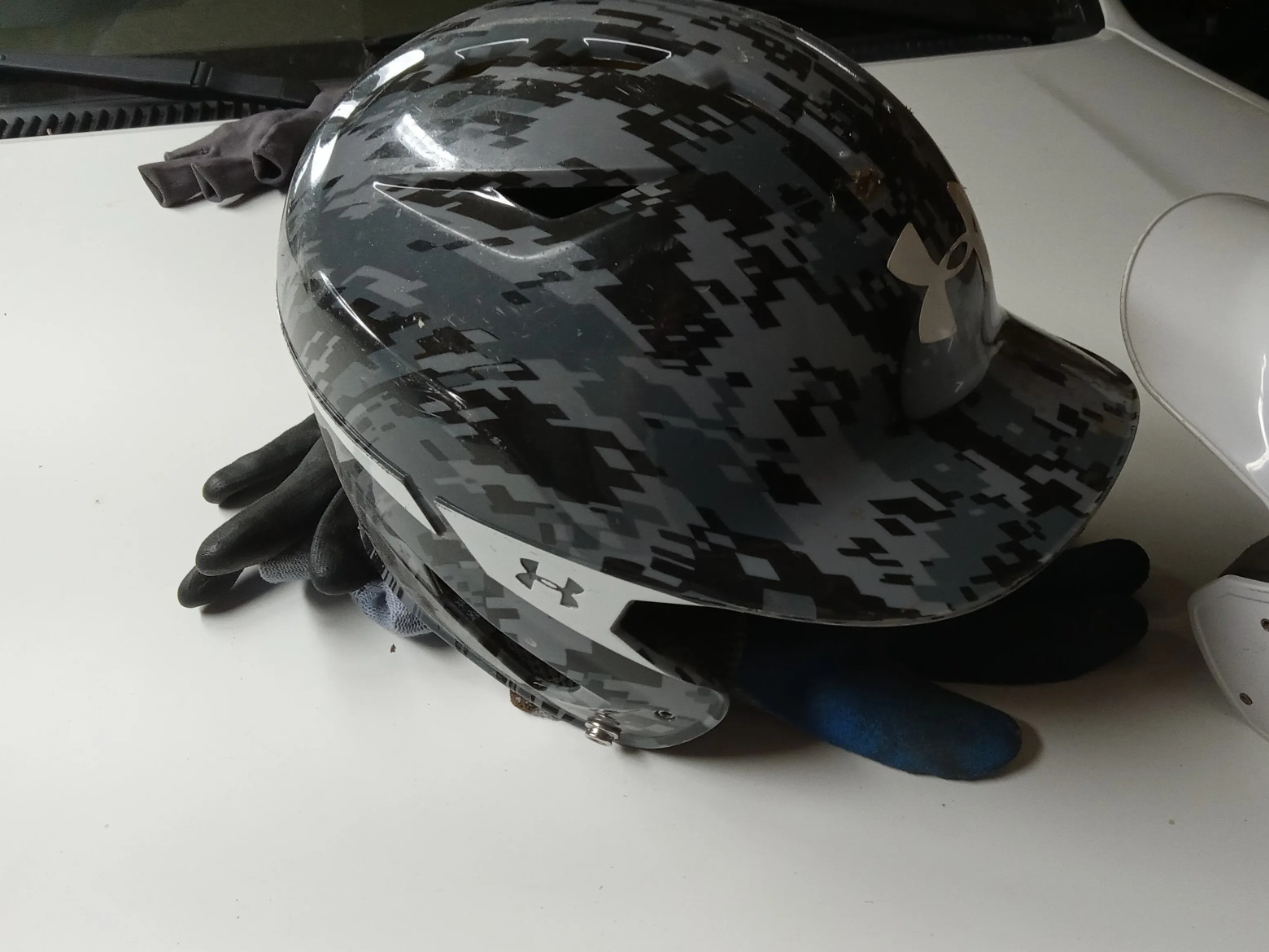 Used Small Under Armour UABH2 Batting Helmet