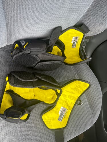 Used Medium Bauer  Supreme 3S Pro Elbow Pads
