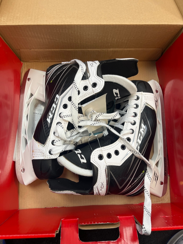 CCM White Hockey Skates 7.5 D Pro stock ribcor 70k