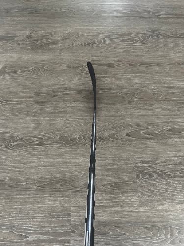 Senior Right Handed P28 Pro Stock Novium Pro Hockey Stick