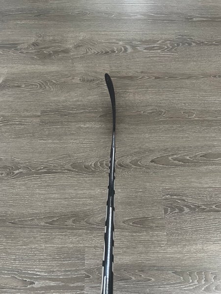 Senior Right Handed P28 Pro Stock Novium Pro Hockey Stick