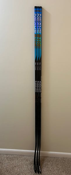Senior Right Handed P92 77 Flex Nexus Sync Hockey Stick