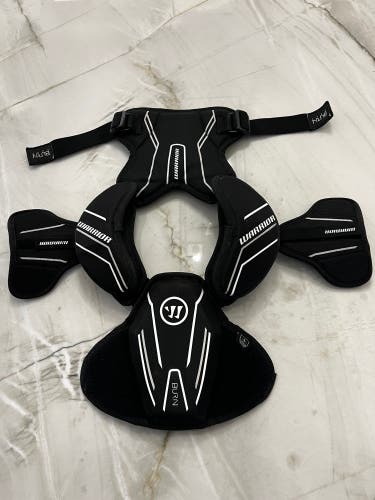 ‘21 Warrior Burn YM shoulder pads