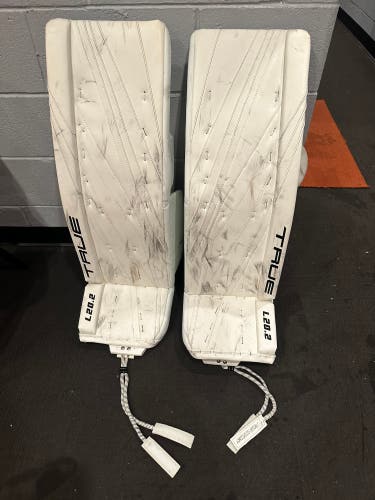 36" True L20.2 Goalie Leg Pads