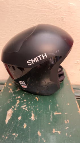 Medium Smith Icon Helmet FIS Legal
