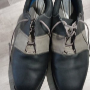Men's Used Size 12.5  Tiger Woods Nike Golf Shoes