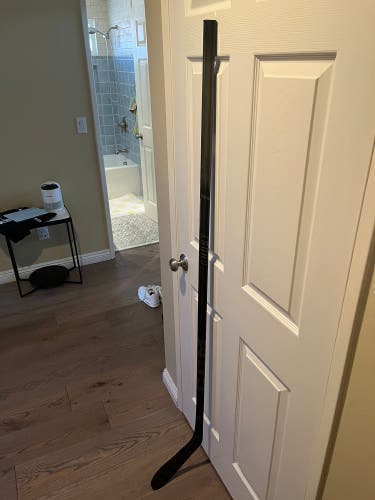 NEW CCM FT GHOST RIGHT HANDED 75 FLEX P28 HOCKEY STICK