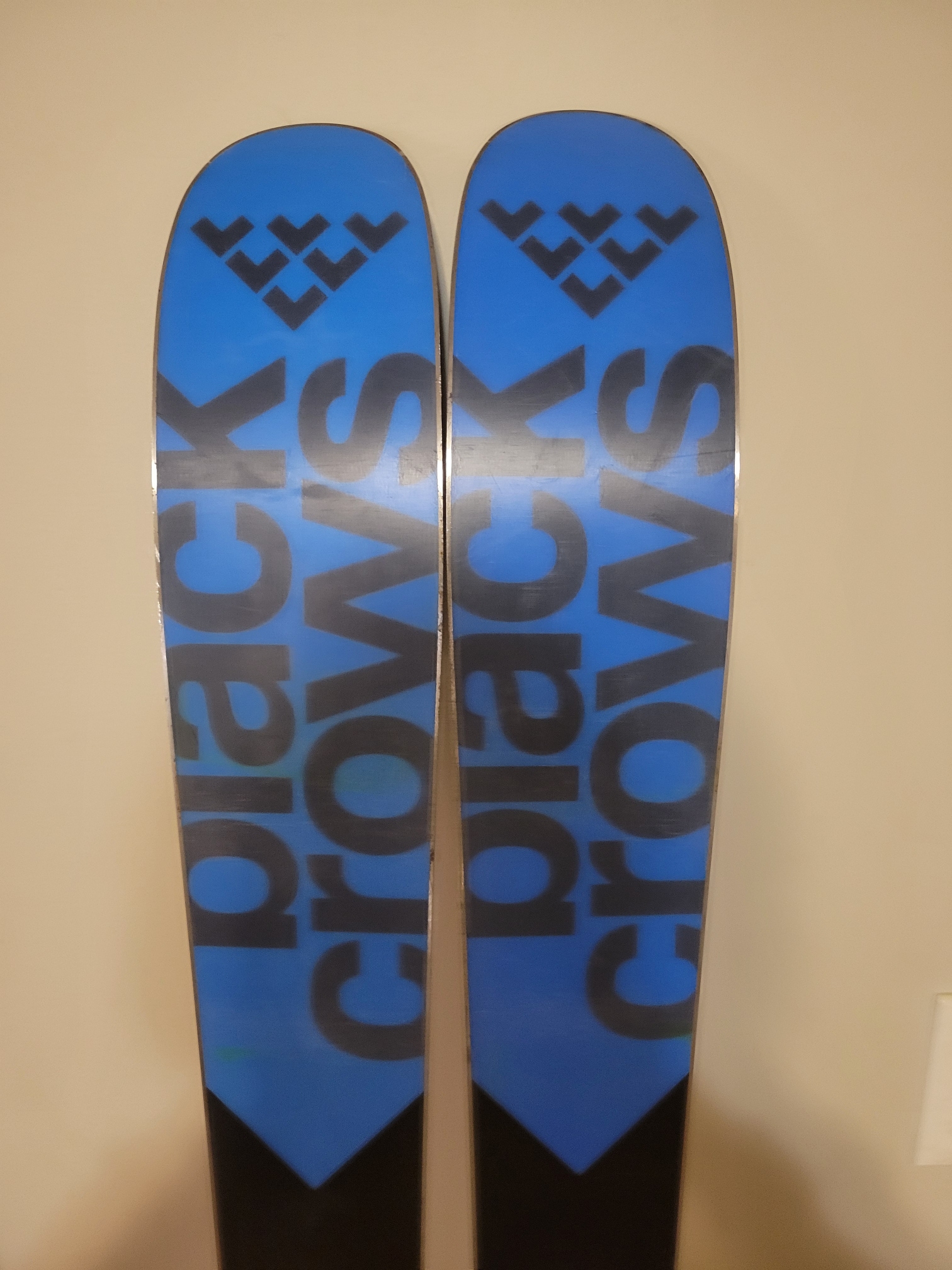 Used Unisex 2022 Black Crows 180 cm All Mountain Skis With Bindings