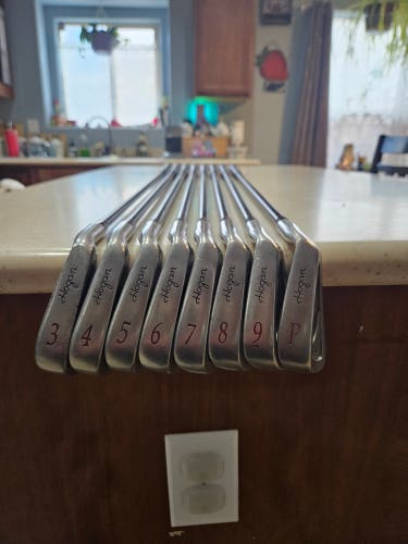 Used Men's Ben Hogan Right Handed H40 Iron Set Regular Flex 8 Pieces Graphite Shaft
