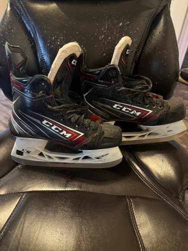 Senior CCM Regular Width   8.5 JetSpeed FT470 Hockey Skates