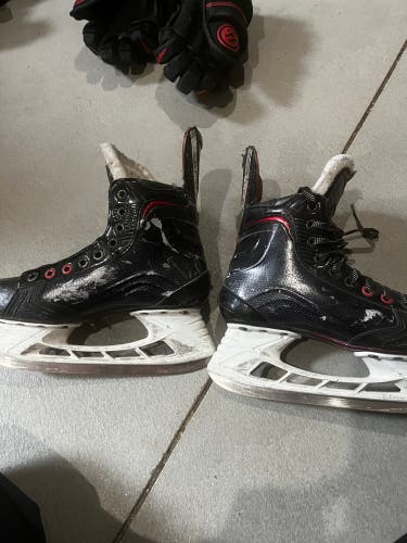 Intermediate Bauer Regular Width Size 5 Vapor ltx Pro+ Hockey Skates