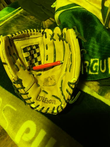 Used Wilson A2450 Baseball Glove
