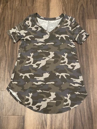 Zenana Premium Women’s Medium Short Sleeve Shirt Camouflage