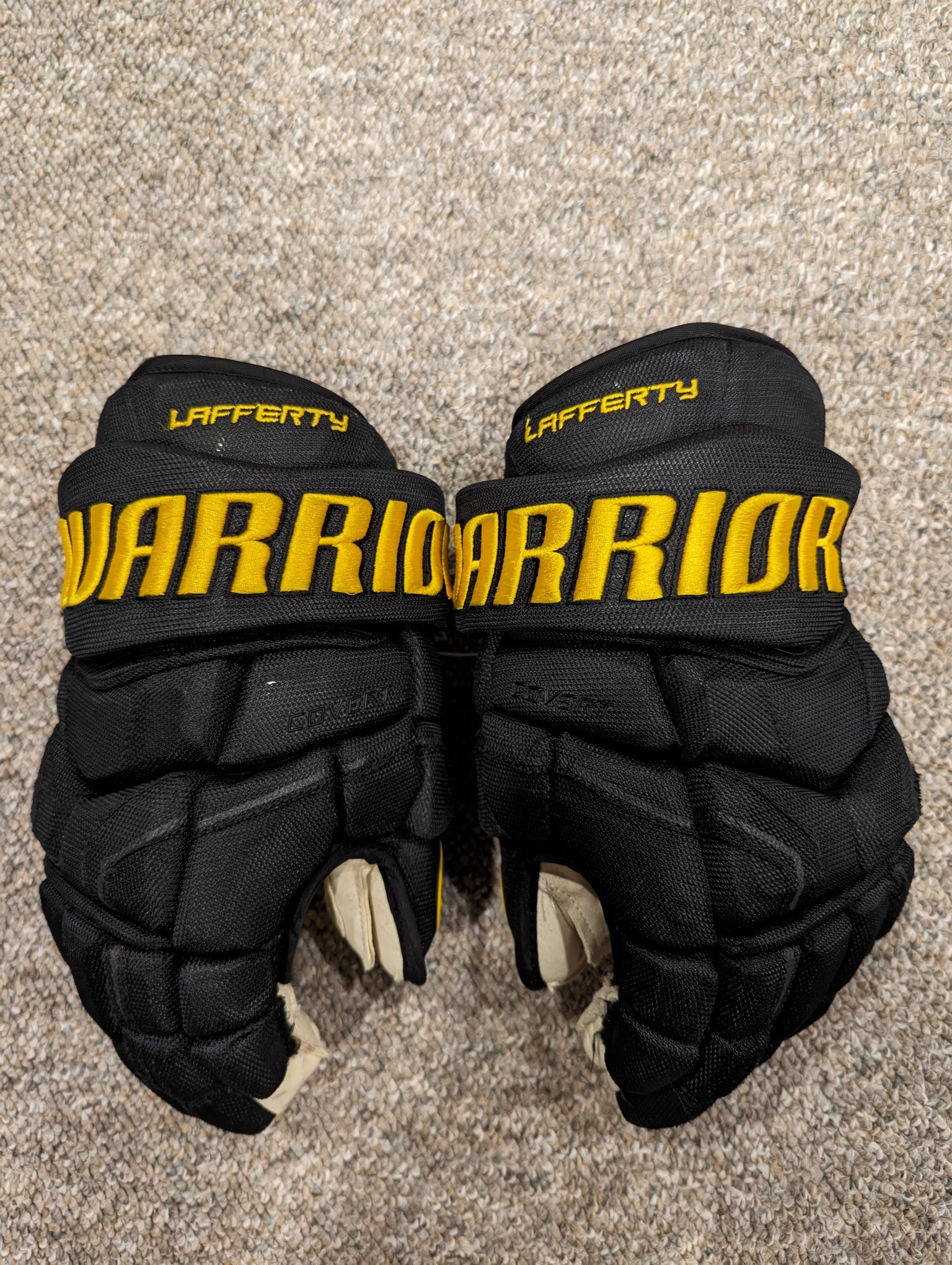 Vancouver Canucks *SKATE LOGO* Warrior Covert Pro Stock Hockey Gloves 14"
