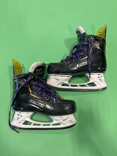 Used Junior Bauer Supreme Ignite Pro Hockey Skates (Regular) - Size: 3.5