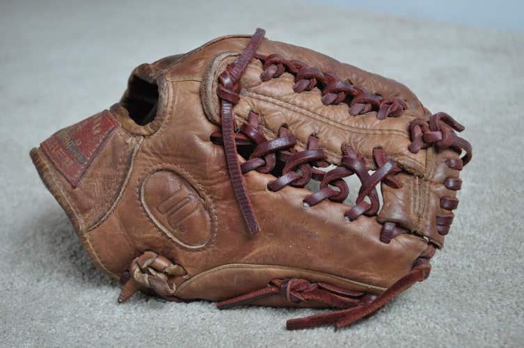 11.5" Nakoma AMG-1150-MT RHT Leather Baseball Glove