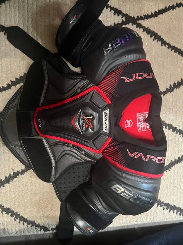 Used Senior Medium Bauer  Vapor 1X Lite Shoulder Pads