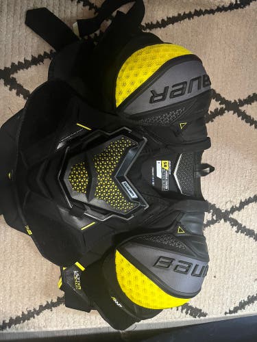 Used senior Medium Bauer  Supreme Ultrasonic Shoulder Pads