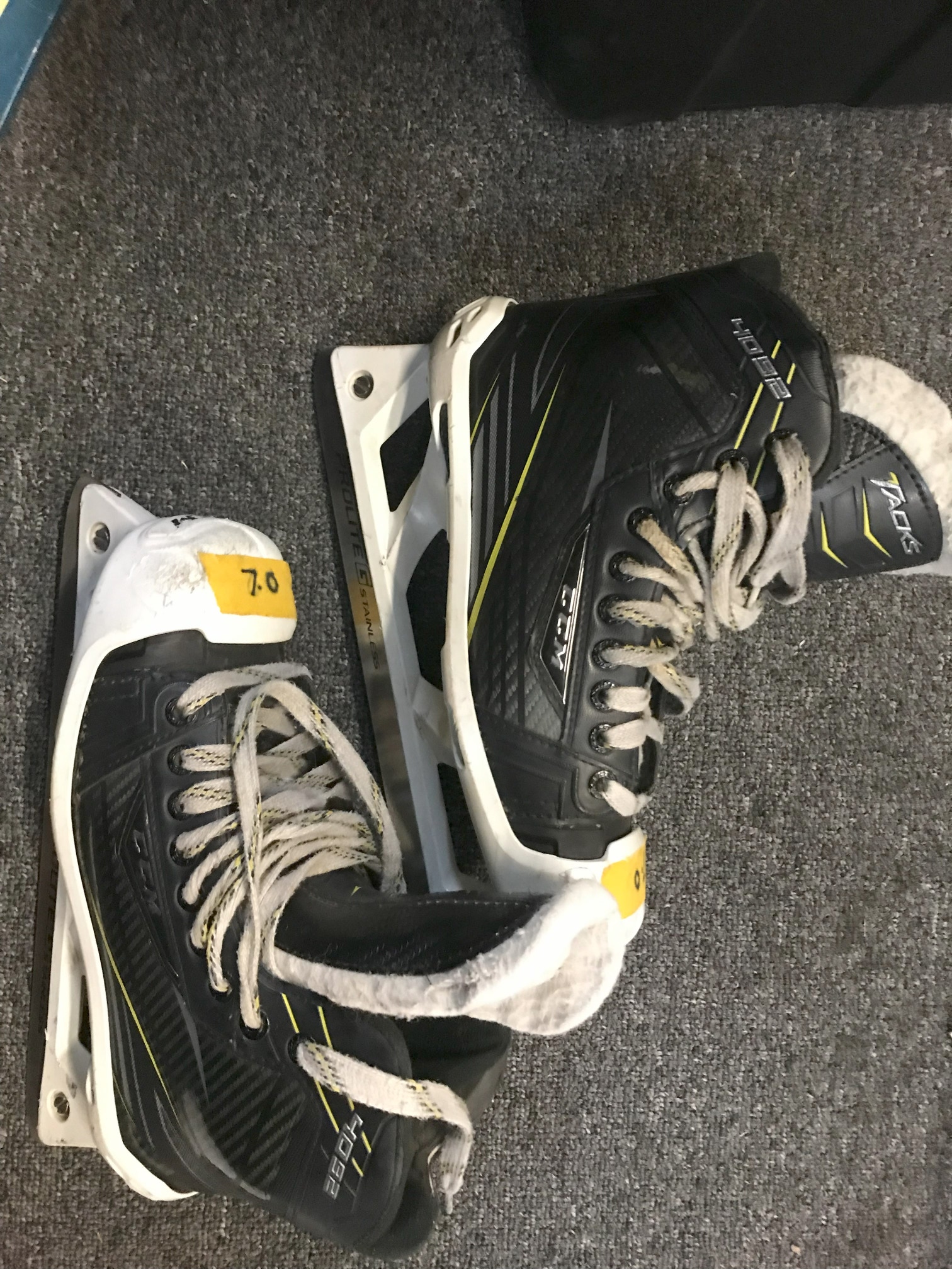 Youth Used CCM Tacks 4092 Hockey Goalie Skates Regular Width 7